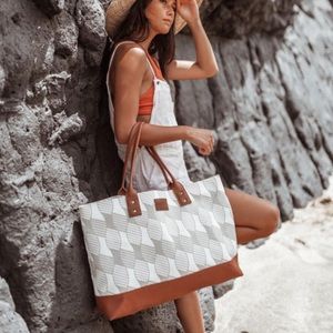 Aloha Modern Tote with free clutch